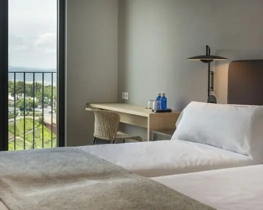 Tek Büyük veya İki Ayrı Yataklı Oda, Balkon, Bahçe Manzaralı