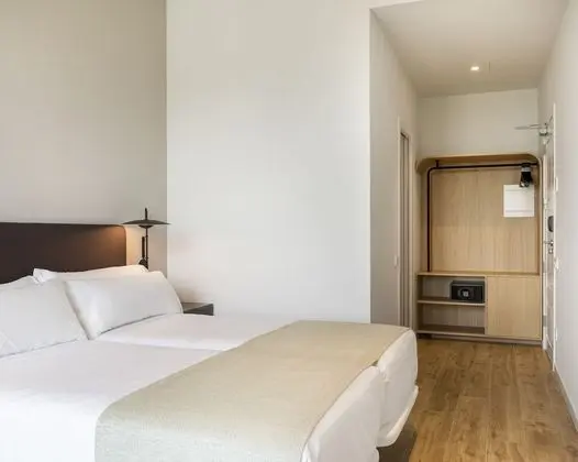 Tek Büyük veya İki Ayrı Yataklı Oda, Balkon, Bahçe Manzaralı