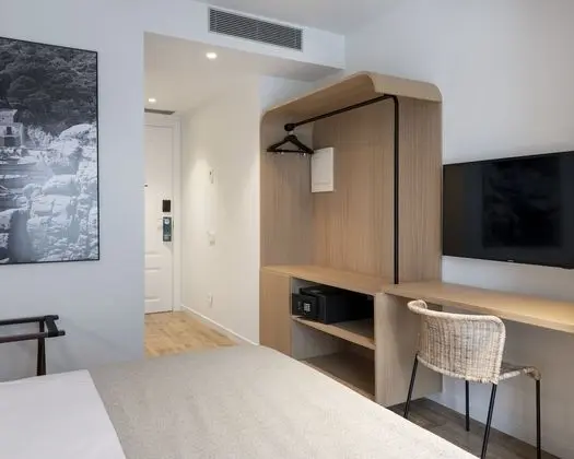 Tek Büyük veya İki Ayrı Yataklı Oda, Balkon, Bahçe Manzaralı