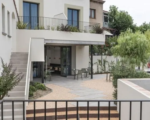 Tek Büyük veya İki Ayrı Yataklı Oda, Balkon, Bahçe Manzaralı