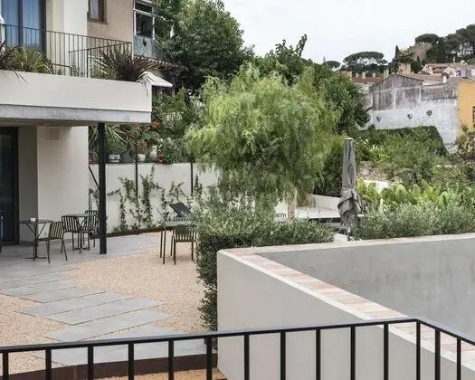 Tek Büyük veya İki Ayrı Yataklı Oda, Balkon, Bahçe Manzaralı