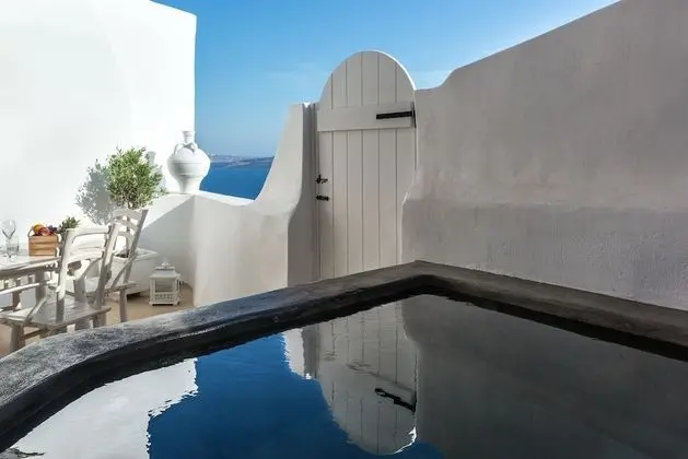 Two Bedroom Villa with Private Outdoor Jacuzzi