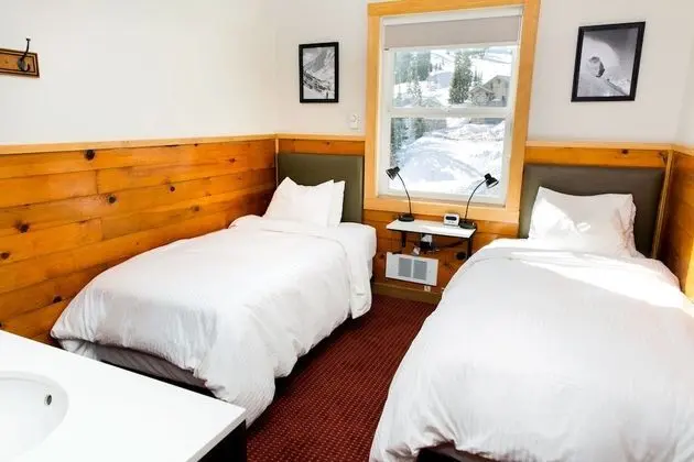 Nordic Room, 2 Twin Beds, Shared Bathroom