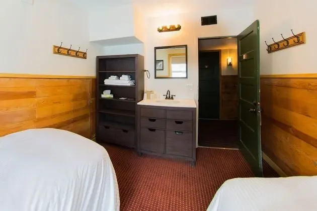 Nordic Room, 2 Twin Beds, Shared Bathroom