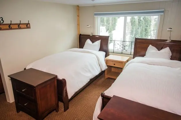 Shared Dormitory, 1 Twin Bed, Shared Bathroom (Men Only)
