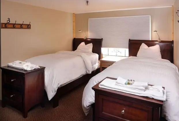 Shared Dormitory, 1 Twin Bed, Shared Bathroom (Men Only)