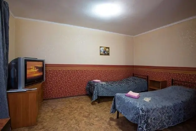 İki Ayrı Yataklı Oda, Ortak Banyo