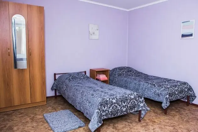 İki Ayrı Yataklı Oda, Ortak Banyo
