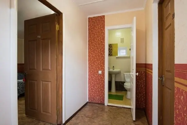 İki Ayrı Yataklı Oda, Ortak Banyo