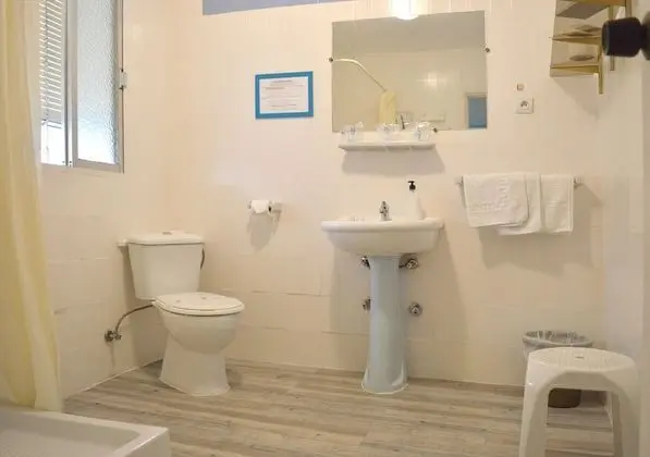 Üç Kişilik Oda