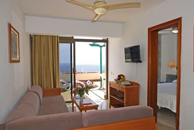 Tek Büyük Yataklı Oda, Balkon, Deniz Manzaralı