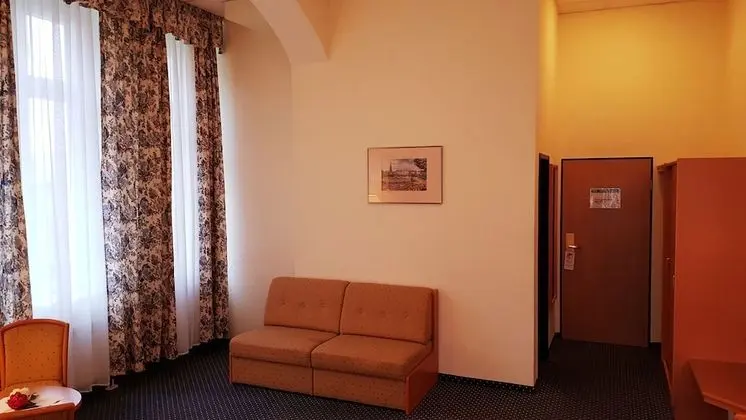 Business Tek Büyük Yataklı Oda