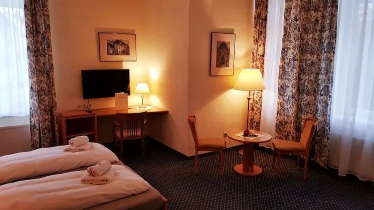 Business Tek Büyük Yataklı Oda