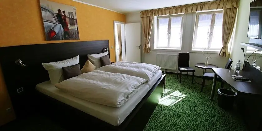 Standard Tek Büyük Yataklı Oda