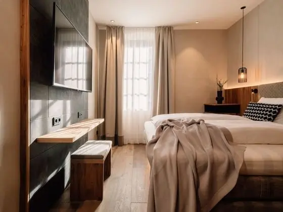 Basic Tek Büyük Yataklı Oda