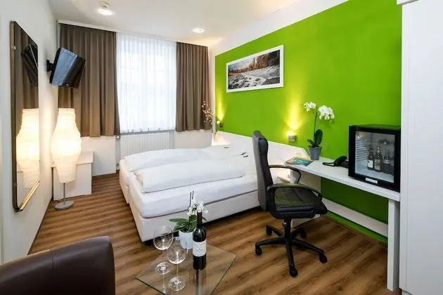 Business Tek Büyük Yataklı Oda