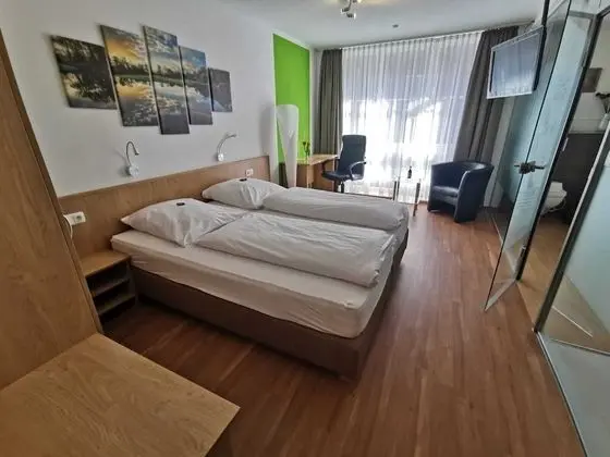 Business Tek Büyük Yataklı Oda