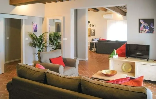 Villa (6 Bedrooms)