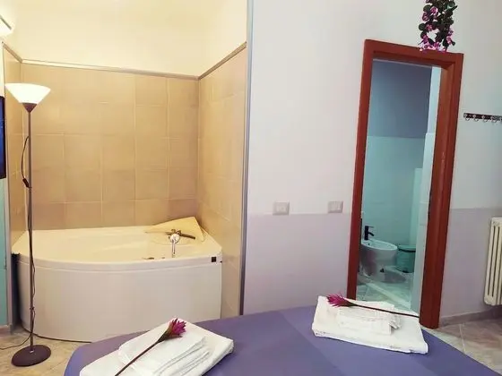 Honeymoon Tek Büyük Yataklı Oda