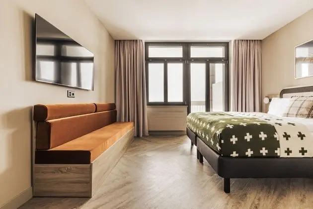 Üç Kişilik Oda, Dağ Manzaralı