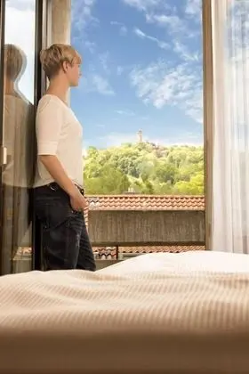 Büyük Yataklı Tek Kişilik Oda