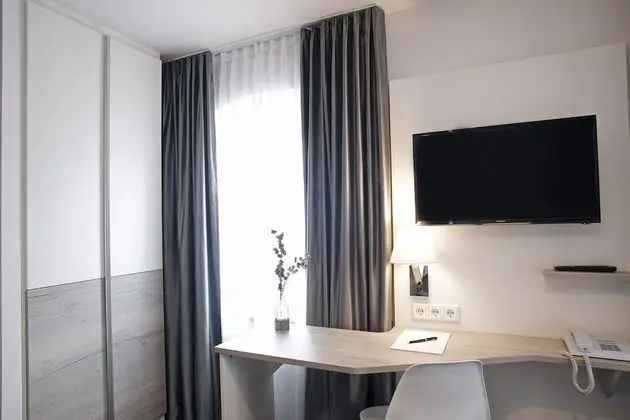 Premium Tek Büyük Yataklı Oda