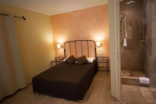 F Studio (1 double bed)