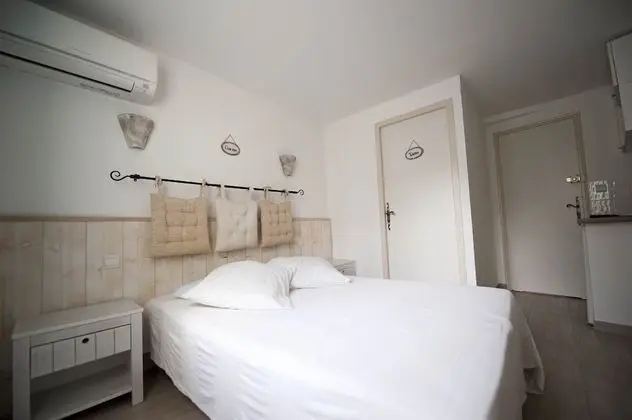 F Studio (1 double bed)