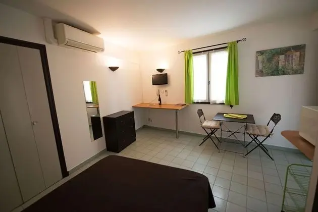 F Studio (1 double bed)