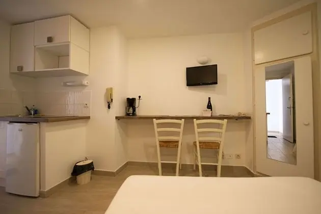 F Studio (1 double bed)