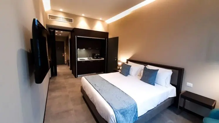 Business Tek Büyük Yataklı Oda