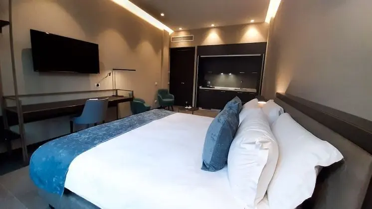 City Tek Büyük Yataklı Oda