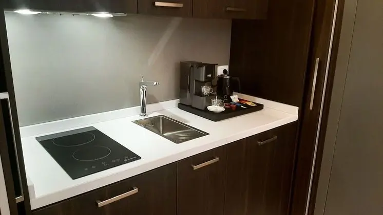 City Tek Büyük Yataklı Oda