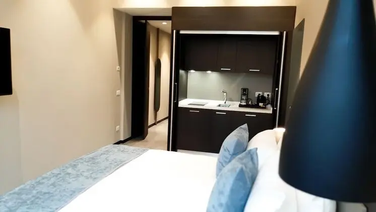 City Tek Büyük Yataklı Oda
