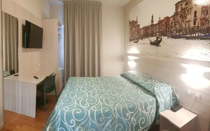Büyük Yataklı Tek Kişilik Oda