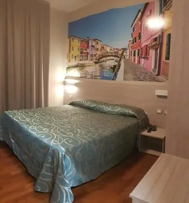Büyük Yataklı Tek Kişilik Oda