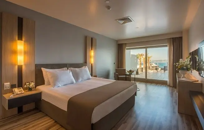 https://imagessl.etstur.com/files/images/hotelImages/TR/51186/l/Altin-Yunus-Resort---Thermal-Hotel-Oda-147511.jpg