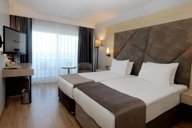 https://imagessl.etstur.com/files/images/hotelImages/TR/51186/l/Altin-Yunus-Resort---Thermal-Hotel-Oda-242811.jpg