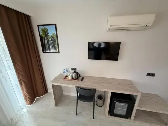 https://images.odamax.com/img/1024x768/odamax/image/upload/Alt_nay_Suit_Hotel_202605121728449_IMG_1878.JPG