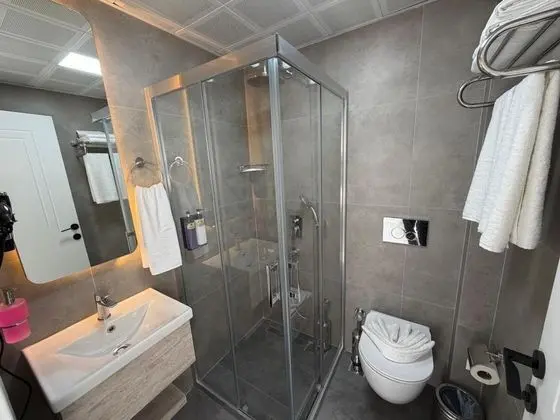 https://images.odamax.com/img/1024x768/odamax/image/upload/Alt_nay_Suit_Hotel_202605121743465_IMG_1972.JPG