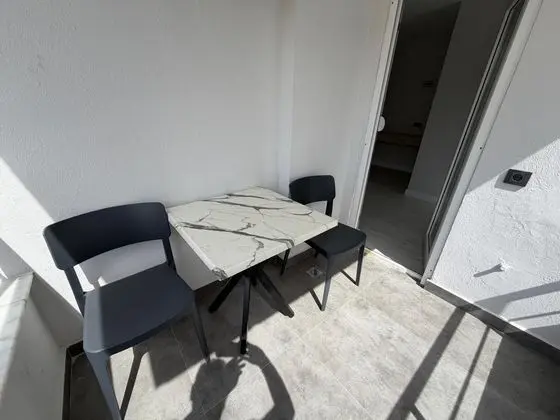 https://images.odamax.com/img/1024x768/odamax/image/upload/Alt_nay_Suit_Hotel_202605121743475_IMG_1974.JPG