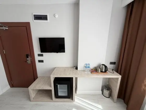https://images.odamax.com/img/1024x768/odamax/image/upload/Alt_nay_Suit_Hotel_202605121752449_IMG_1978.JPG