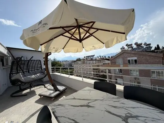 https://images.odamax.com/img/1024x768/odamax/image/upload/Alt_nay_Suit_Hotel_202605121758376_IMG_2109.JPG
