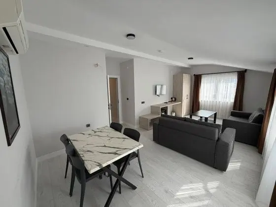 https://images.odamax.com/img/1024x768/odamax/image/upload/Alt_nay_Suit_Hotel_202605121808201_IMG_2053.JPG