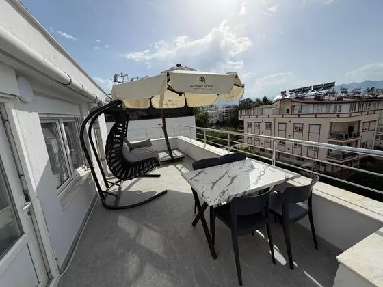 https://images.odamax.com/img/1024x768/odamax/image/upload/Alt_nay_Suit_Hotel_202605121808211_IMG_2058.JPG