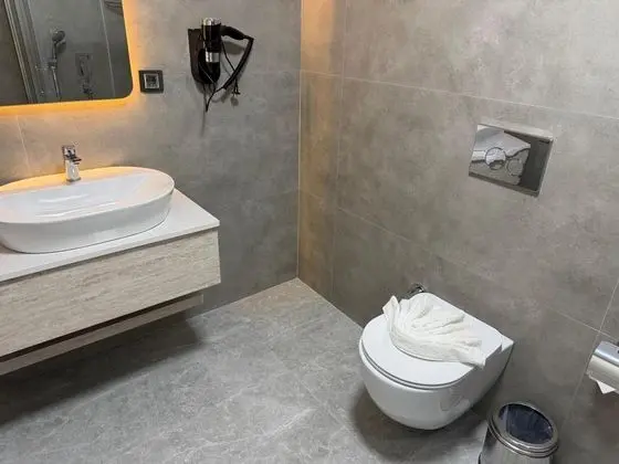 https://images.odamax.com/img/1024x768/odamax/image/upload/Alt_nay_Suit_Hotel_202605121808221_IMG_2049.JPG