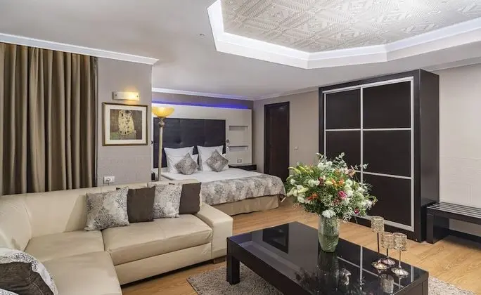 Corner Suite