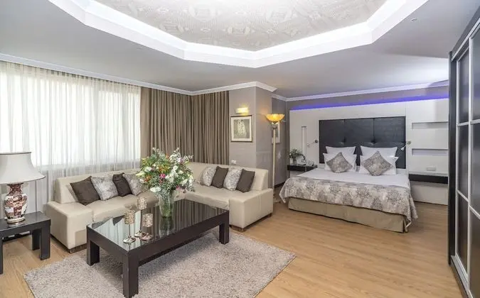 Corner Suite