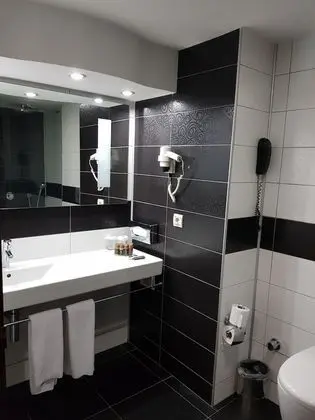 Corner Suite