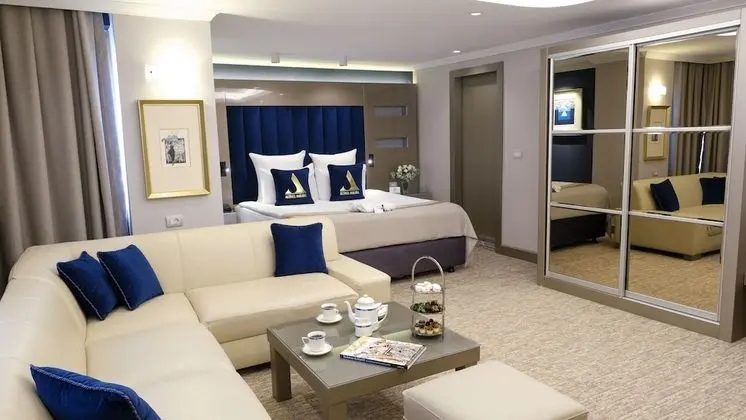 Corner Suite
